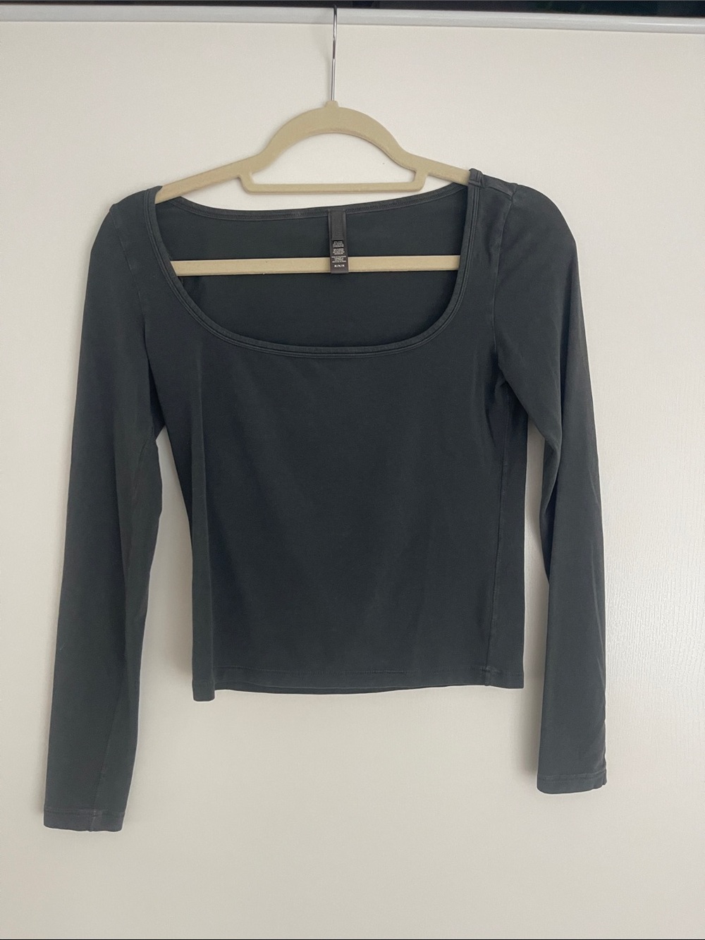 SKIMS Vintage Scoop Long Sleeve Tee in Ash